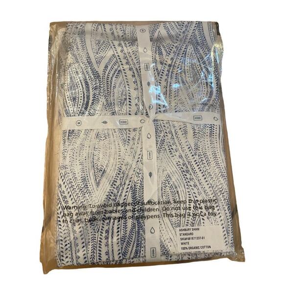 2 NWT! Bambeco Organic Cotton Pillow Sham. Beautiful Blue/white Print. 20x26" - Picture 2 of 3